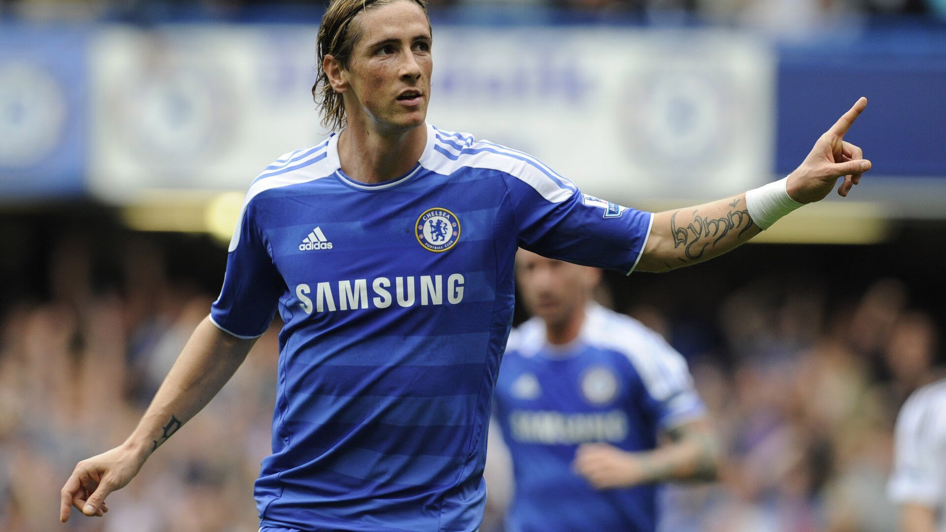 “联赛次轮焦点战：争冠集团火力全开”，《争冠军》