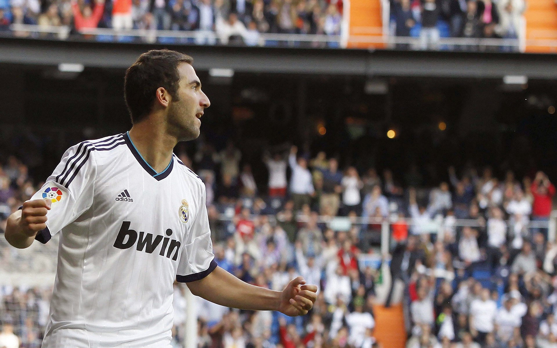 次世代技术助阵:智能球桌引领运动新潮流,智能球馆